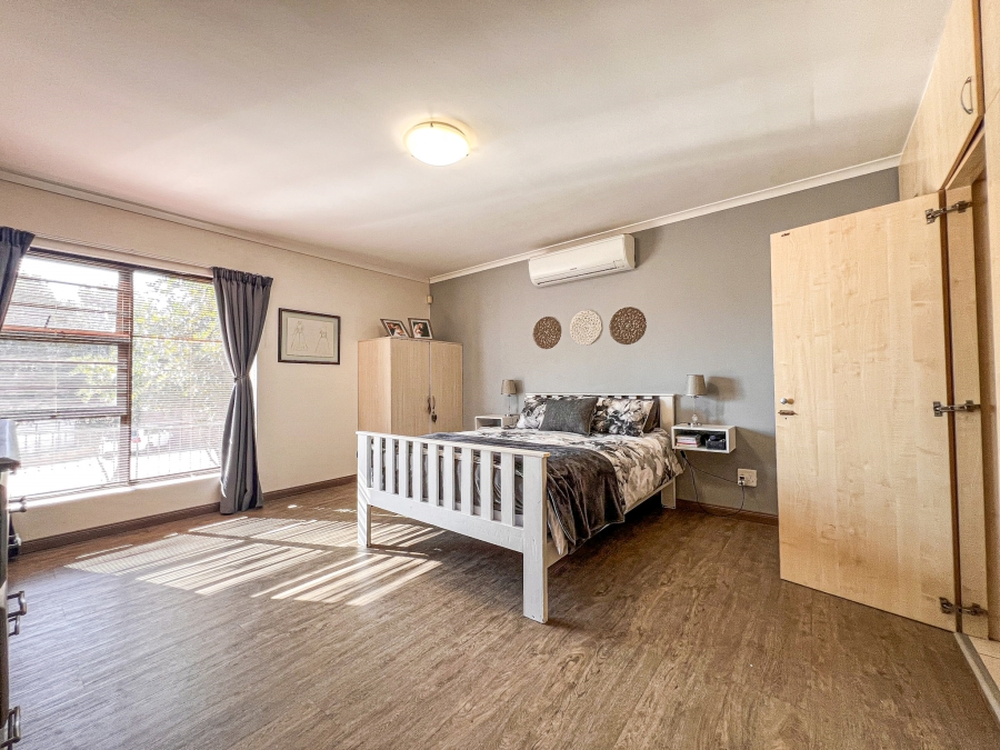 4 Bedroom Property for Sale in Middedorp Western Cape